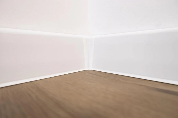 Arbiton INDO Plint binnenhoek – Hoogglans Wit (2 stuks)