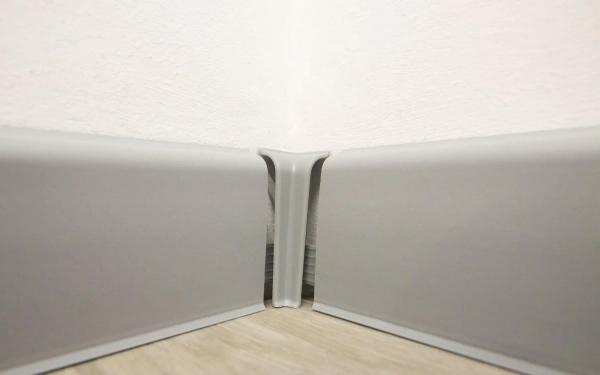 Arbiton VIGO 60 Plint binnenhoek – Donkergrijs (2 stuks)