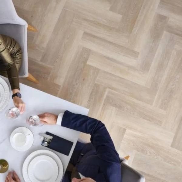 Arbiton Amaron Herringbone Eiken Stamford – Visgraat rigid click PVC