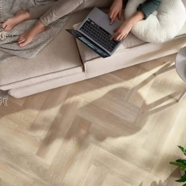 Arbiton Amaron Herringbone Eiken Dearwood – Visgraat rigid click PVC