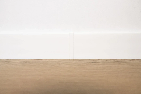 Arbiton STIQ+ Plint verbindingsstuk – Wit (2 stuks)