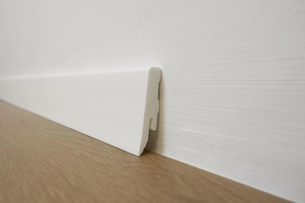 Arbiton STIQ+ 580 Flexibele plint – Wit – 58x18mm – 220cm