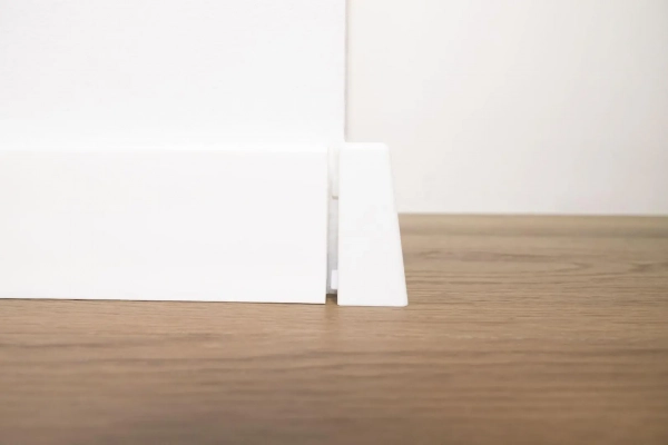 Arbiton STIQ+ Plint buitenhoek – Wit (2 stuks)